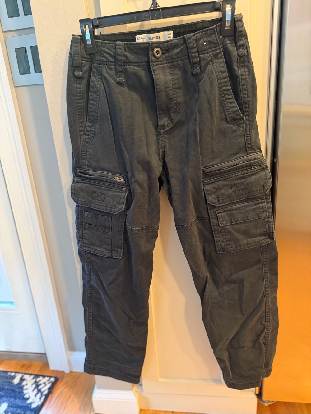 Hollister Men's Cargo Pants in Charcoal/black